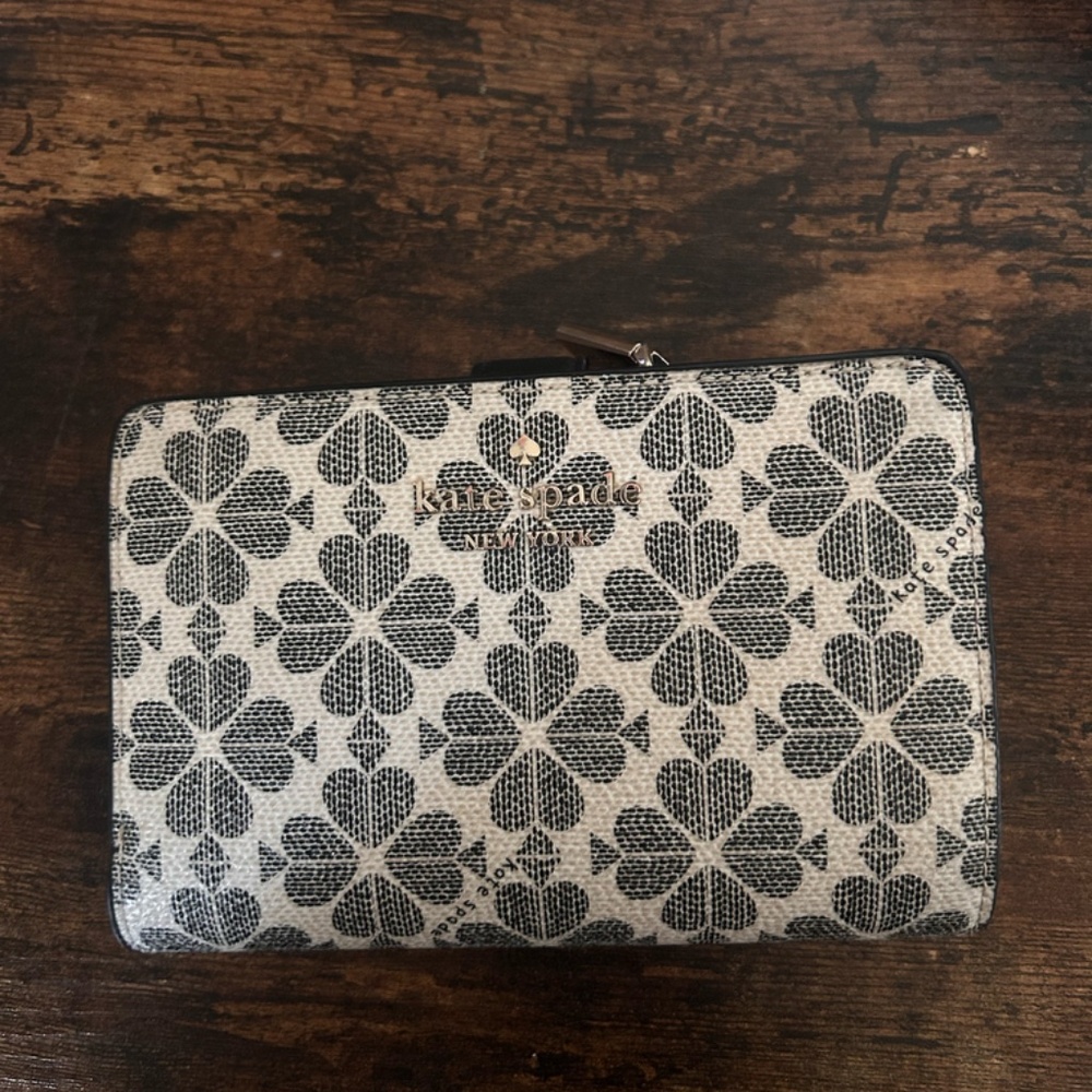 Kate Spade New York Spade "Spade-Style" Small Bifold Wallet
